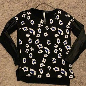 Kensie long cheetah shirt w/elastic sleeves xs